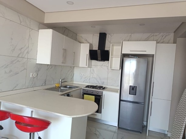 arrenda-se-luxuoso-apartamento-t1-mobilado-no-deco-assos-av-marginal-big-3