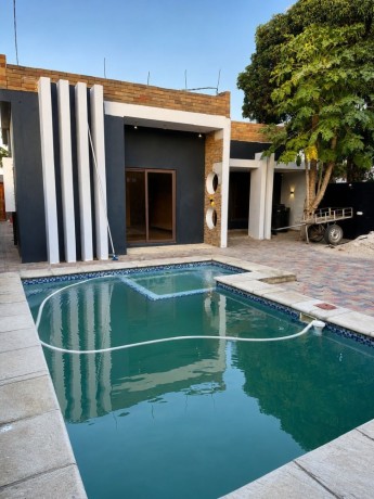 vende-se-e-arrenda-se-luxuosa-moradia-t4-no-cmc-big-0
