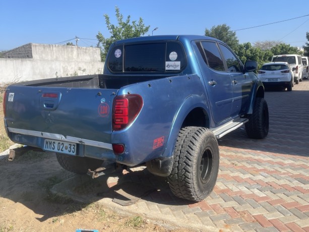 mitsubishe-triton-big-2